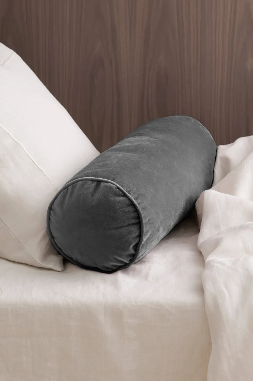Clearance Home Pölkudde Nora Cylinder i sammet Prydnadskuddar & Fodral